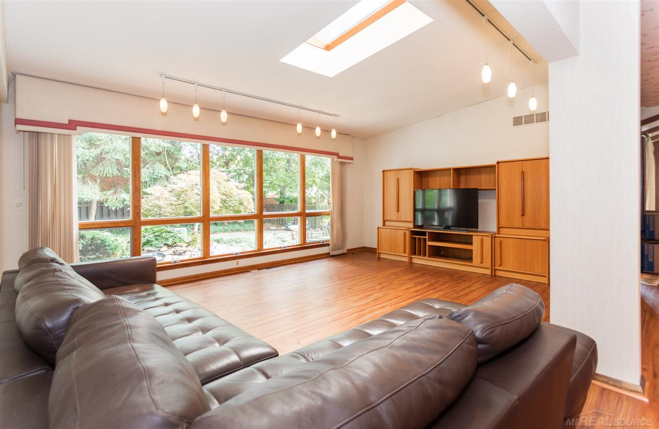 500 Ballantyne Road Grosse Pointe Shores, MI 48236 - Photo 10 of 36