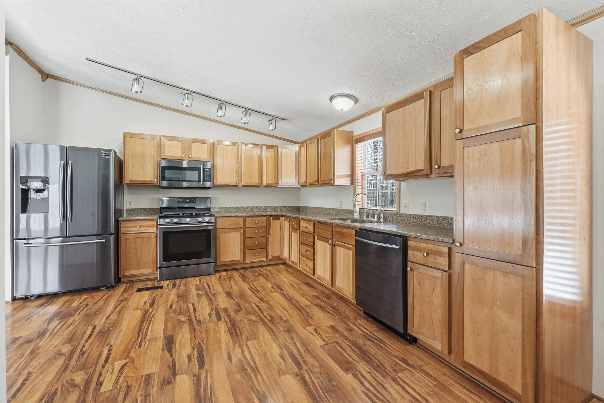 6517 South Meridian Road Pleasant Lake, IN 46779 - Photo 16 of 35