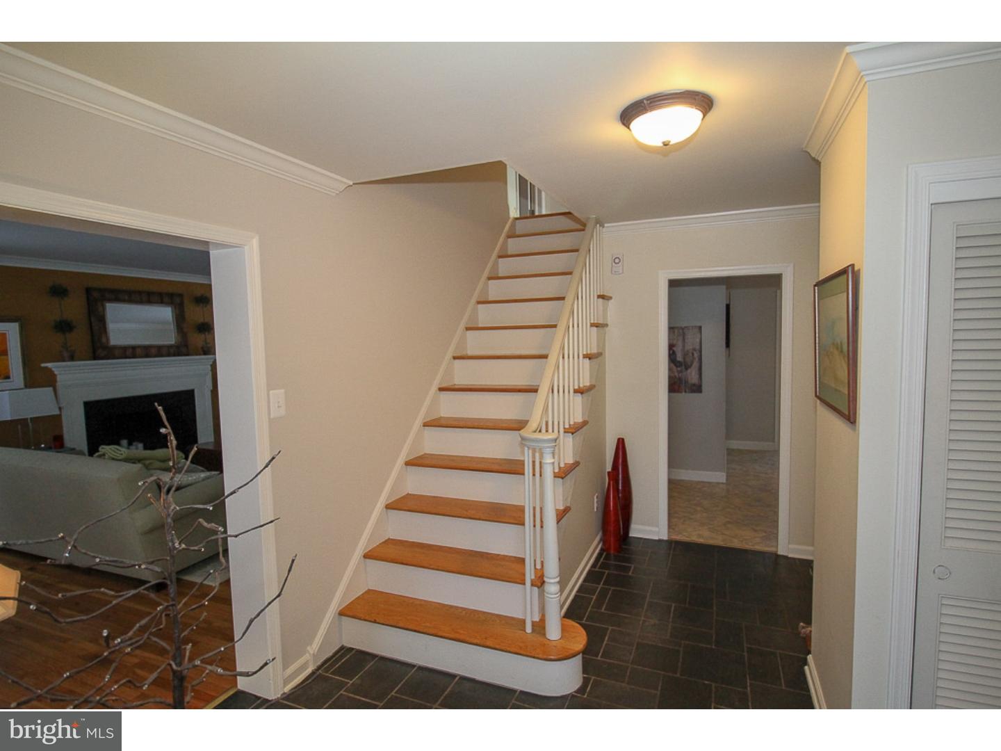 565 Hughes Road Wayne, PA 19087 - Photo 4 of 25 Foyer