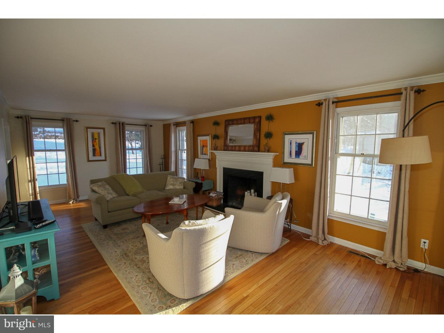 565 Hughes Road Wayne, PA 19087 - Photo 6 of 25 Living Room