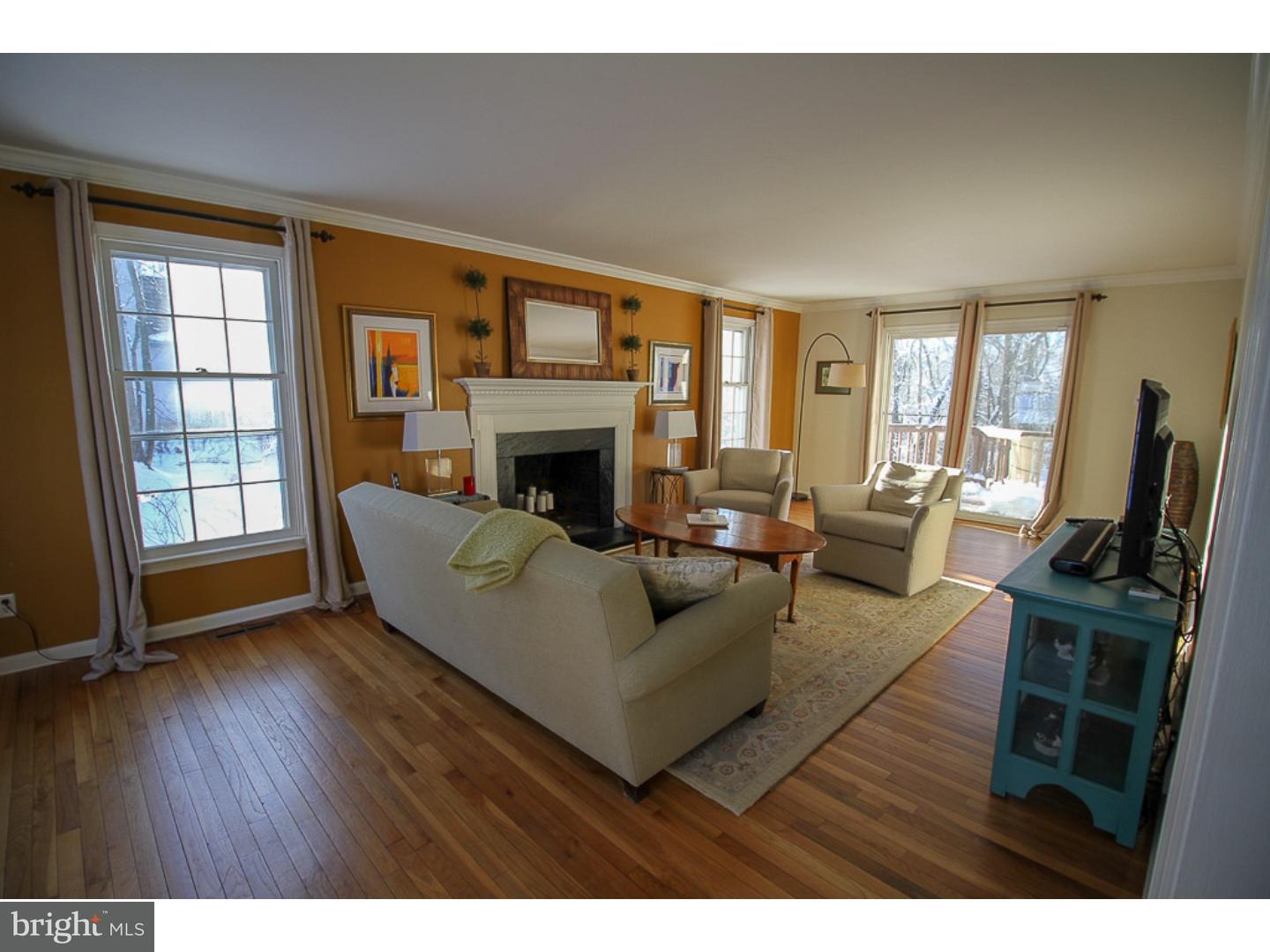 565 Hughes Road Wayne, PA 19087 - Photo 7 of 25 Living Room