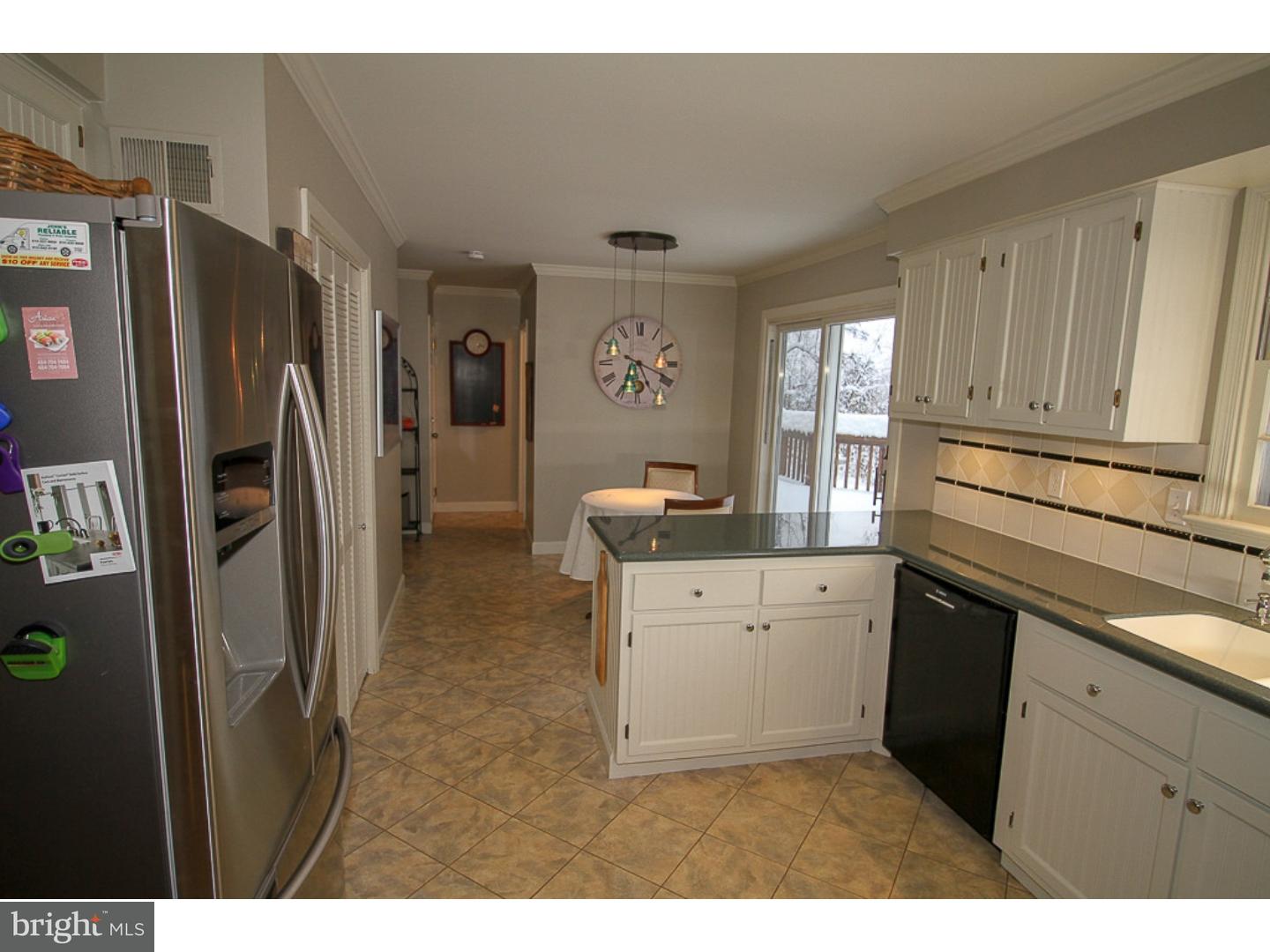 565 Hughes Road Wayne, PA 19087 - Photo 10 of 25 Kitchen