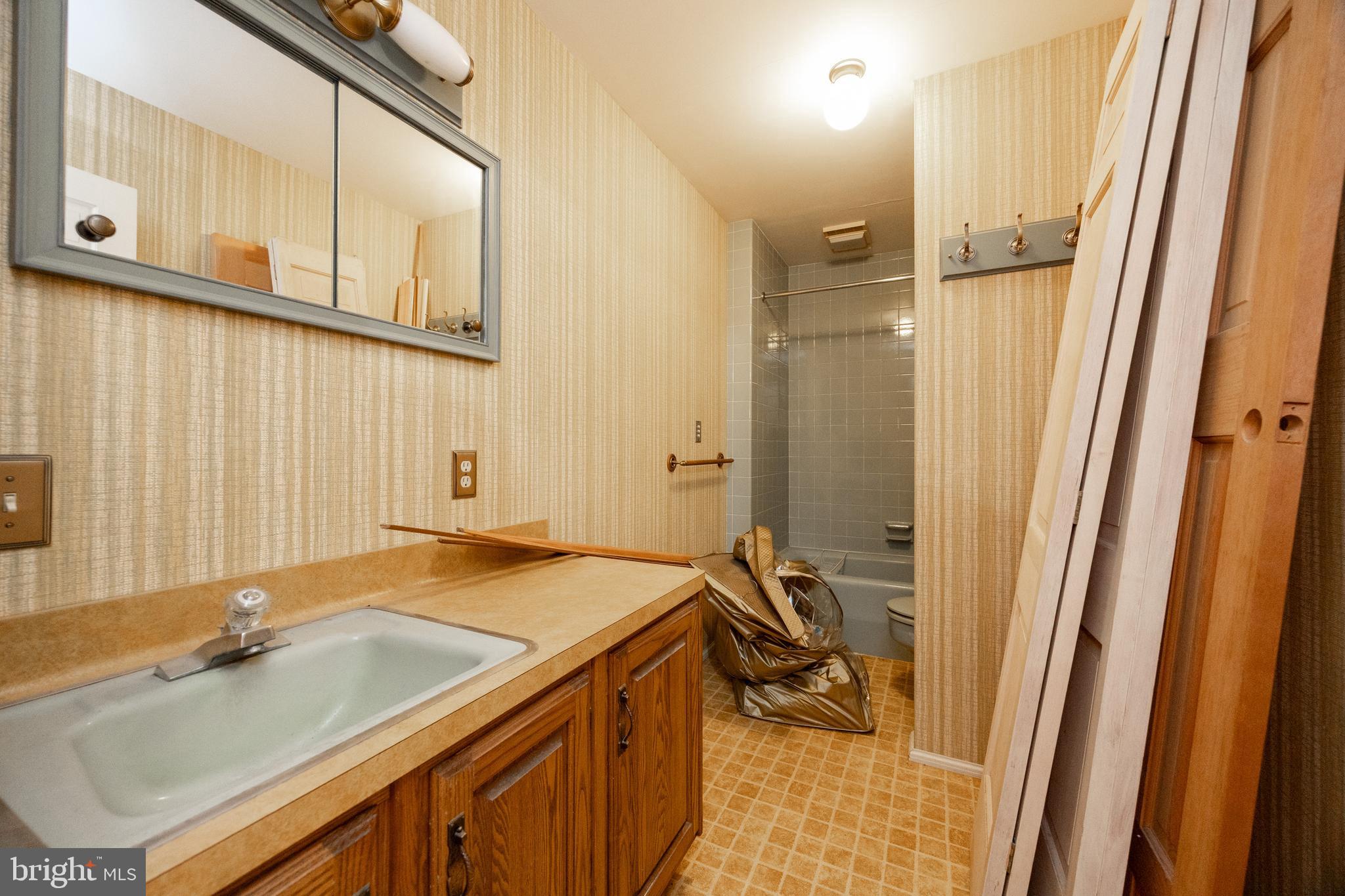 1831 Highpoint Road Coopersburg, PA 18036 - Photo 18 of 35 Full Hall Bath