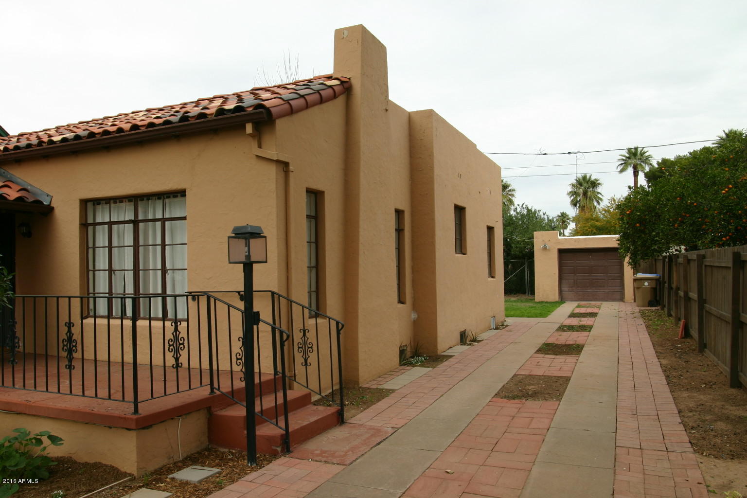 534 West Coronado Road Phoenix, AZ 85003 - Photo 3 of 27 a porch with a table and chairs