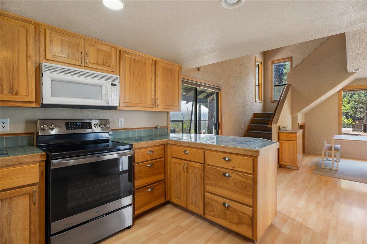 16010 Green Forest Road La Pine, OR 97739 - Photo 9 of 23 09-Kitchen