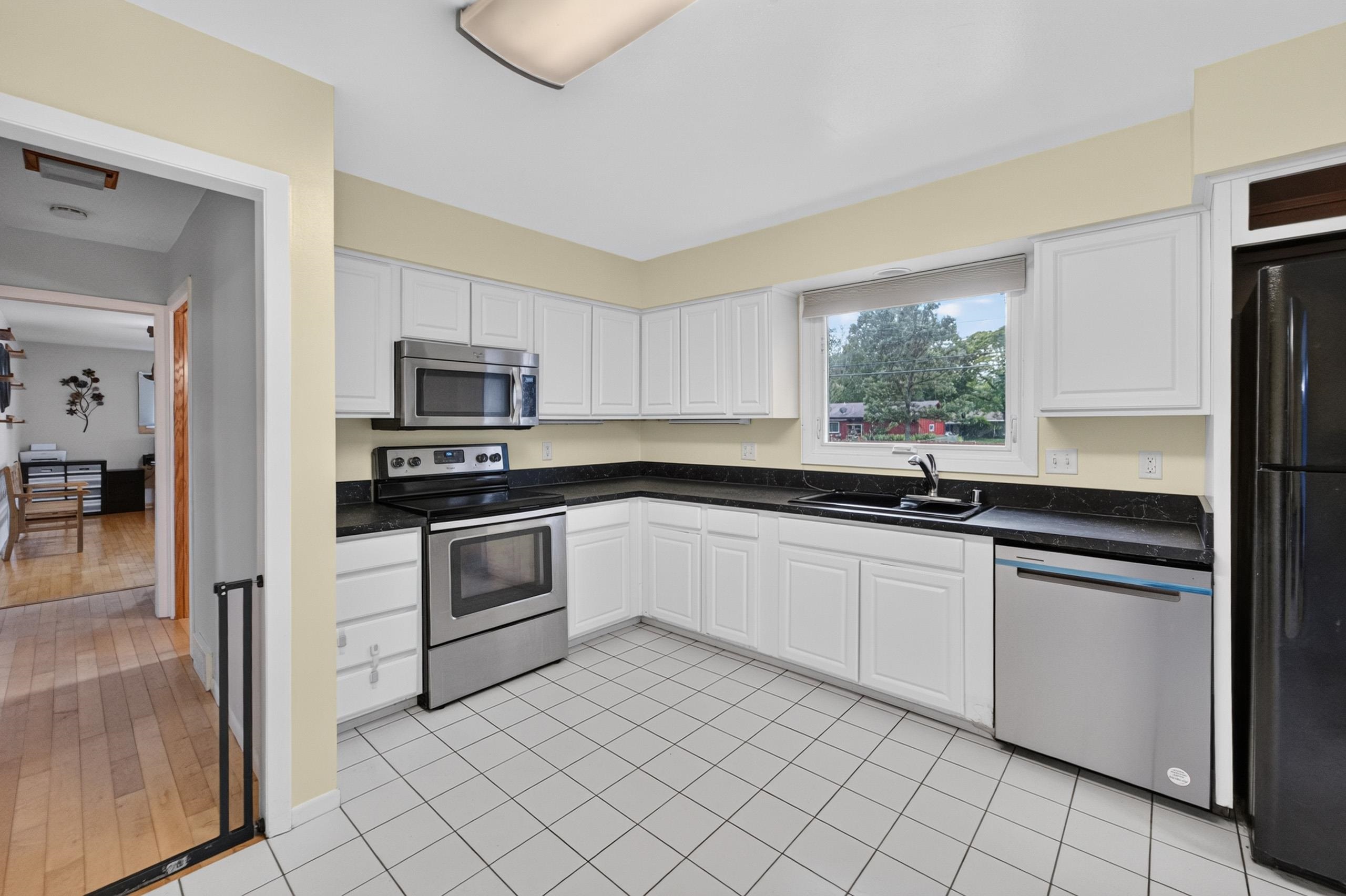 2206 Aspen Road Madison, WI 53711 - Photo 14 of 48