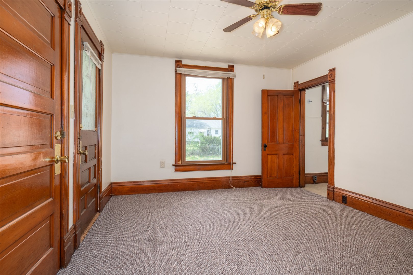 765 North Main Street Pontiac, IL 61764 - Photo 9 of 30 an empty room with windows and fan