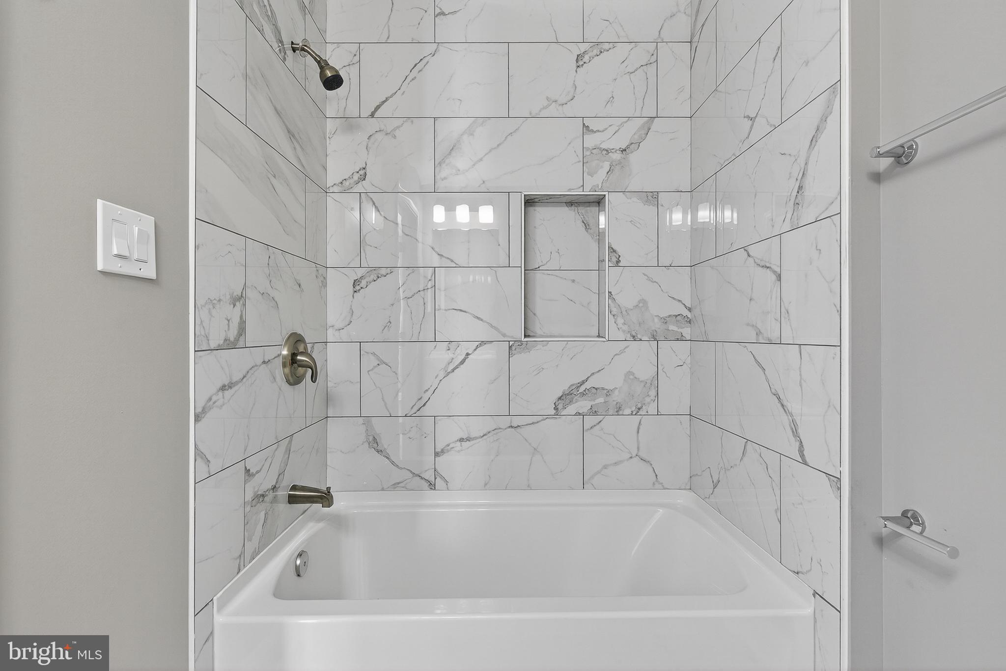 320 South Pulaski Street Baltimore, MD 21223 - Photo 27 of 46 a bathroom with a bathtub