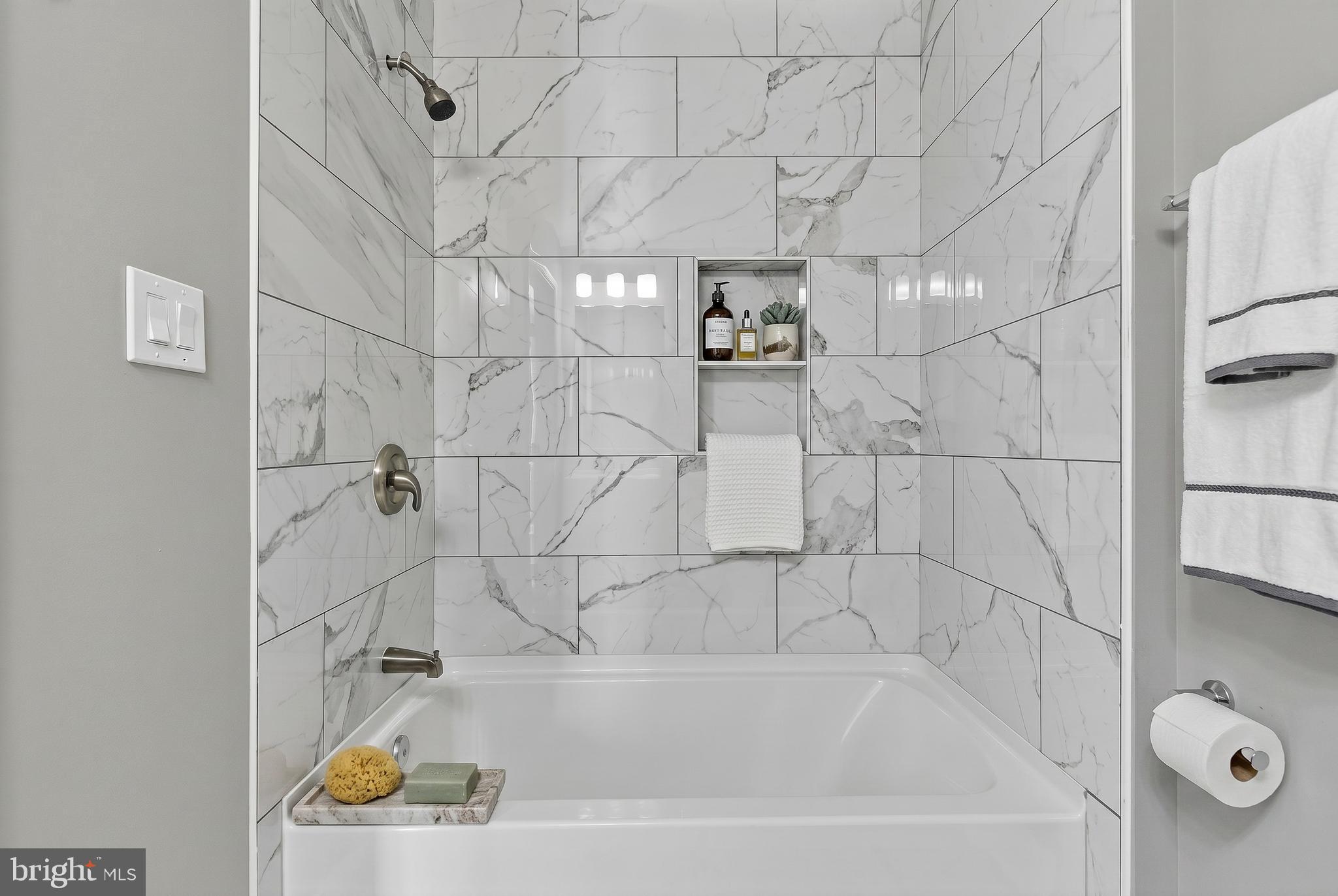 320 South Pulaski Street Baltimore, MD 21223 - Photo 38 of 46 a bathroom with a tub