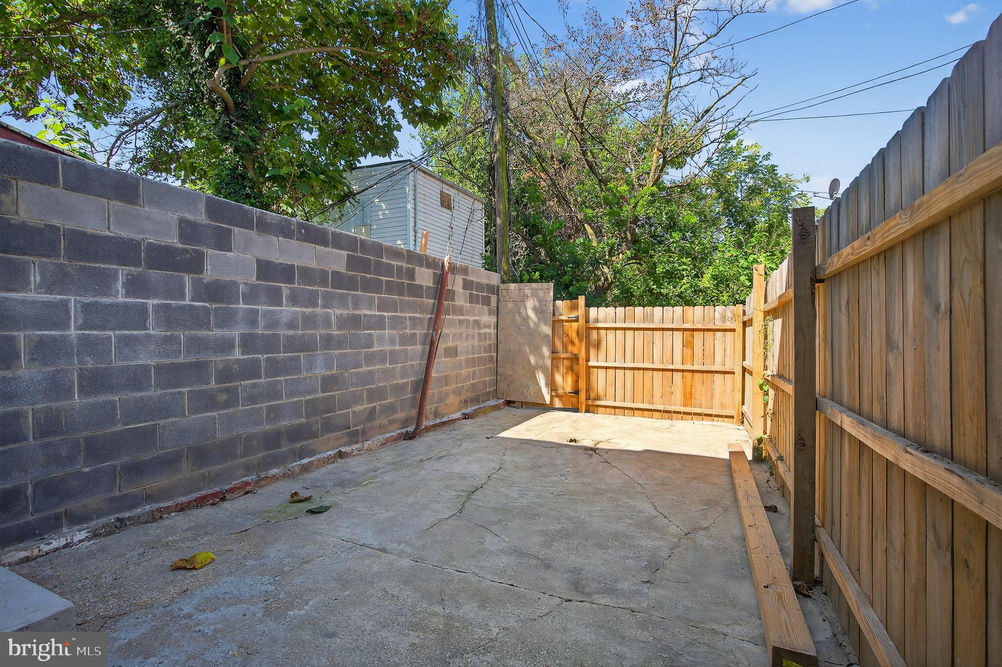 320 South Pulaski Street Baltimore, MD 21223 - Photo 45 of 46 a view of outdoor space and yard