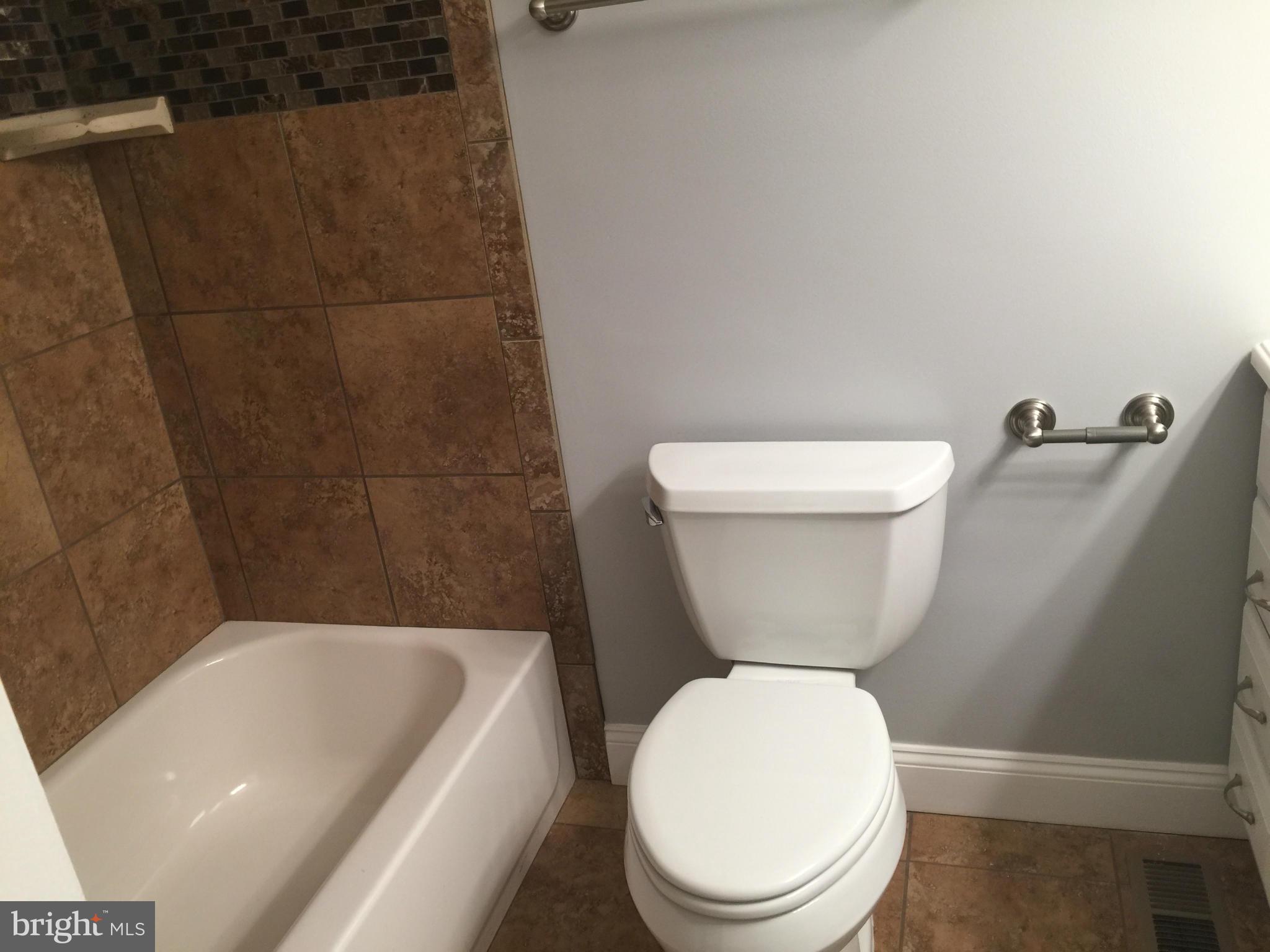 5146 Downwest Ride Columbia, MD 21044 - Photo 15 of 26 a bathroom with a toilet and bathtub