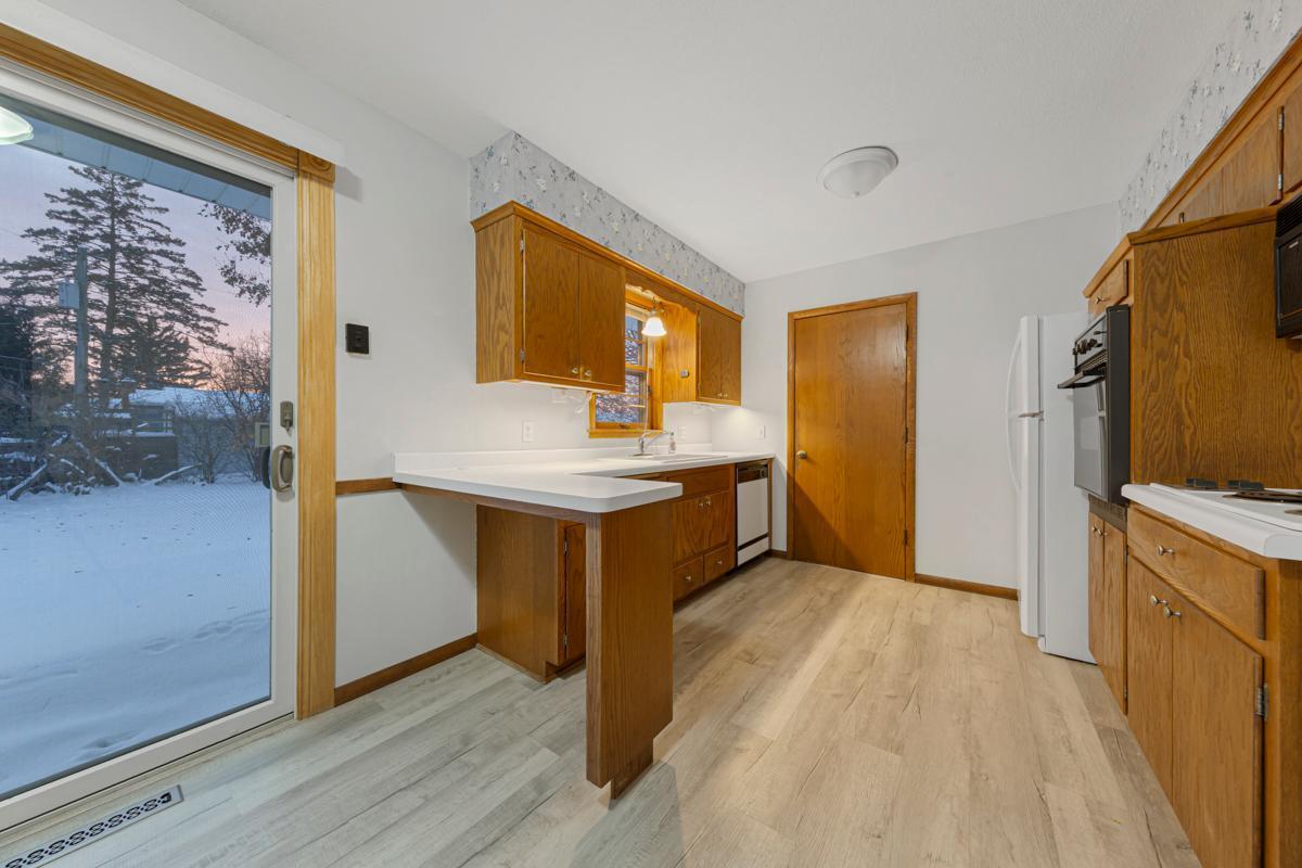 8232 Hemingway Avenue South Cottage Grove, MN 55016 - Photo 12 of 39