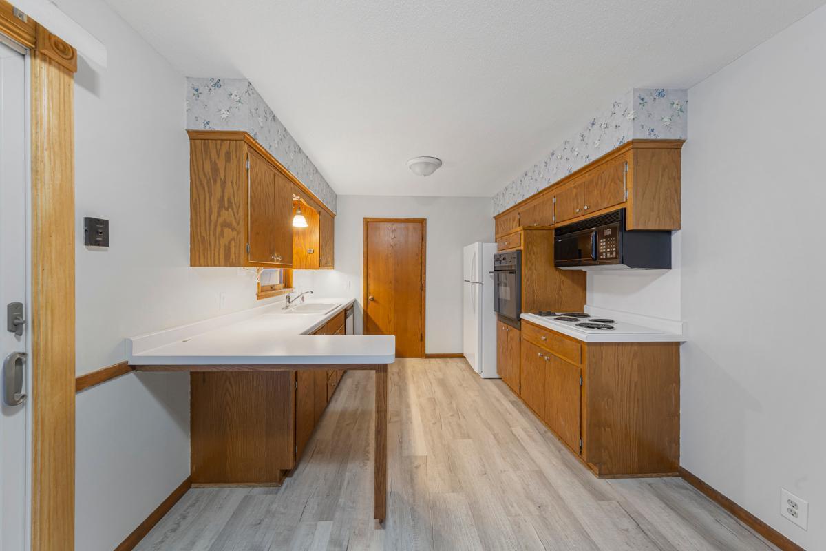 8232 Hemingway Avenue South Cottage Grove, MN 55016 - Photo 13 of 39