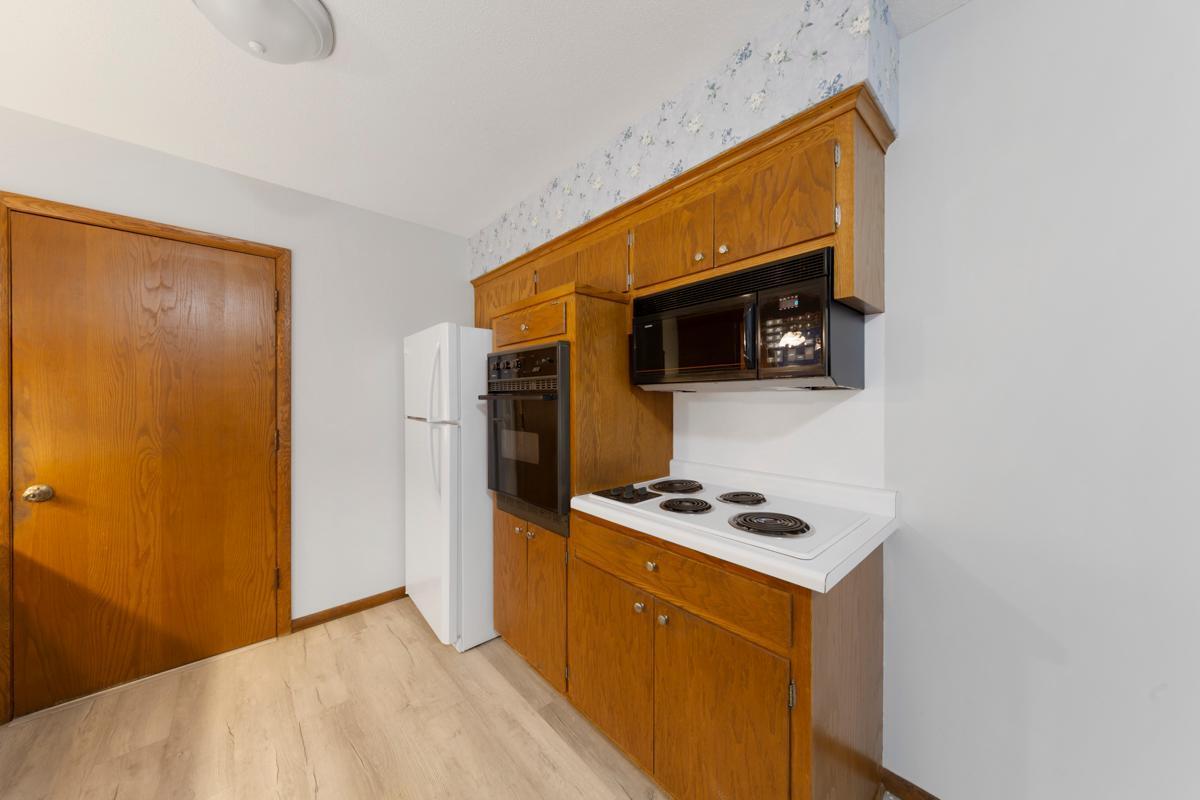 8232 Hemingway Avenue South Cottage Grove, MN 55016 - Photo 14 of 39