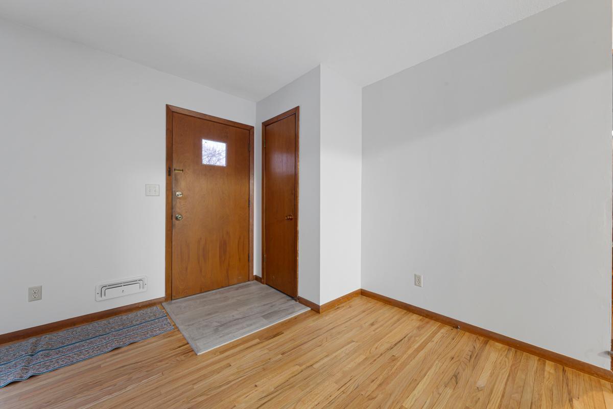 8232 Hemingway Avenue South Cottage Grove, MN 55016 - Photo 4 of 39