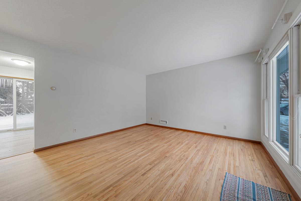 8232 Hemingway Avenue South Cottage Grove, MN 55016 - Photo 5 of 39