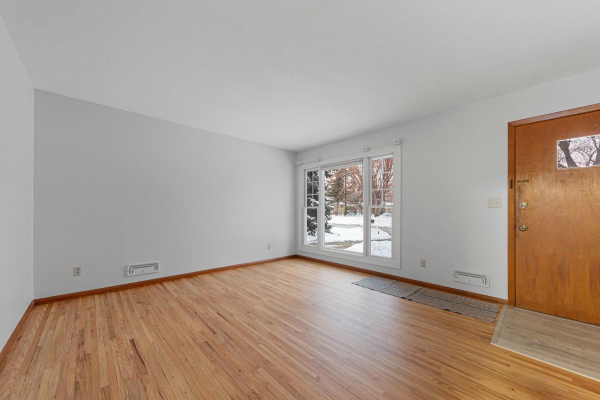 8232 Hemingway Avenue South Cottage Grove, MN 55016 - Photo 6 of 39