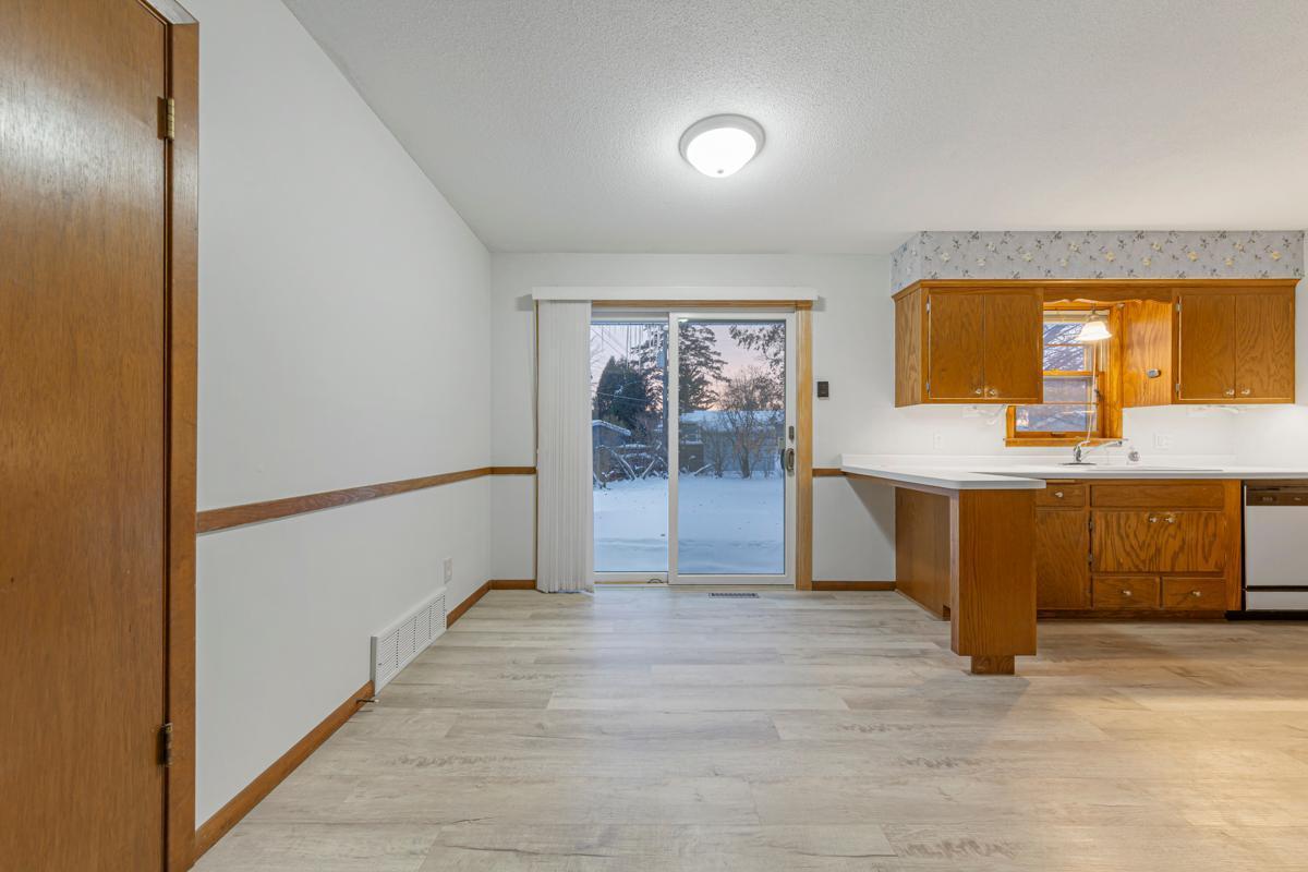 8232 Hemingway Avenue South Cottage Grove, MN 55016 - Photo 9 of 39