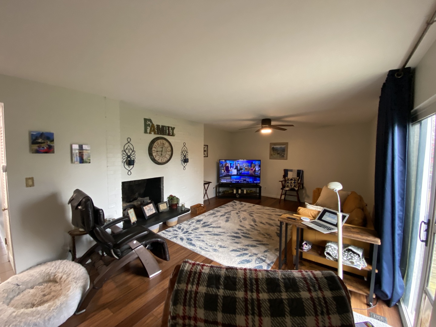 1230 East Calumet Street Centralia, IL 62801 - Photo 4 of 23 a bedroom with furniture and a flat screen tv