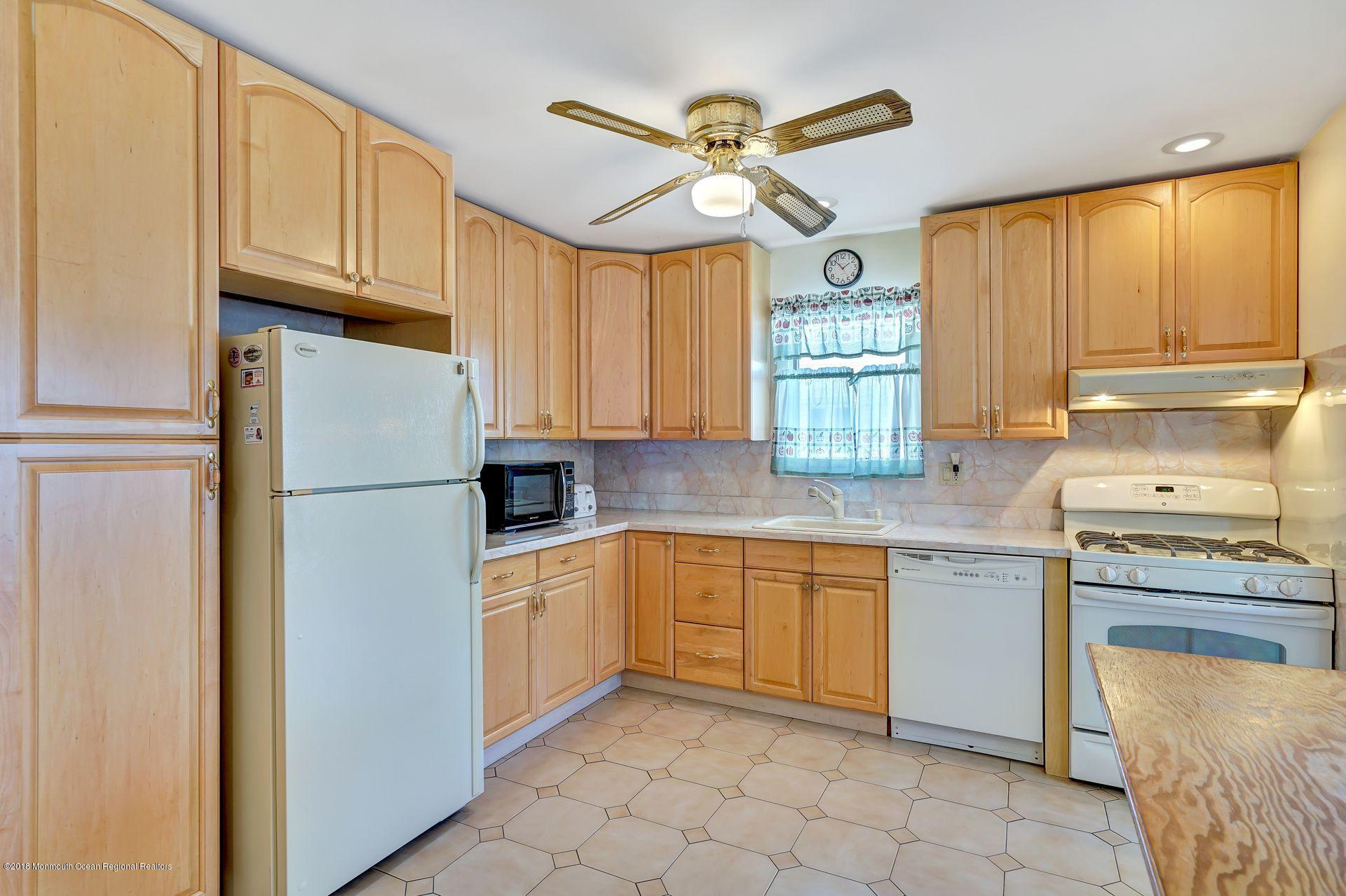 110 Hatteras Road Barnegat, NJ 08005 - Photo 14 of 40 13