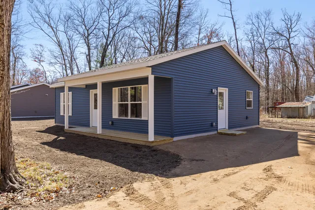 $234,400 | 8992 Mackinaw Trail Drive, Howard City, MI 49329