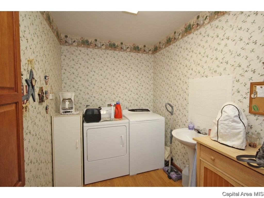 2208 Redlands Drive Springfield, IL 62711 - Photo 15 of 36 Gallery Image 15