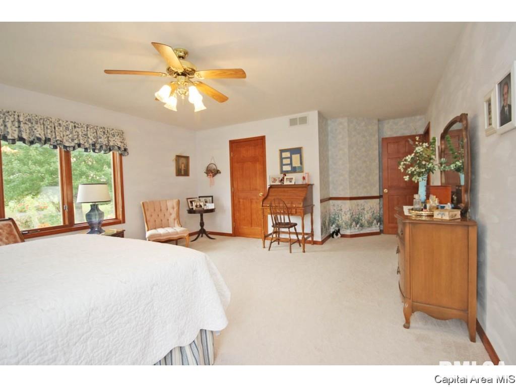 2208 Redlands Drive Springfield, IL 62711 - Photo 17 of 36 Gallery Image 17
