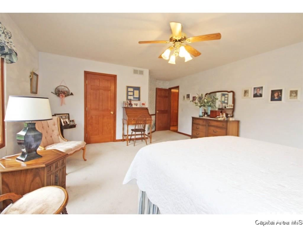 2208 Redlands Drive Springfield, IL 62711 - Photo 19 of 36 Gallery Image 19