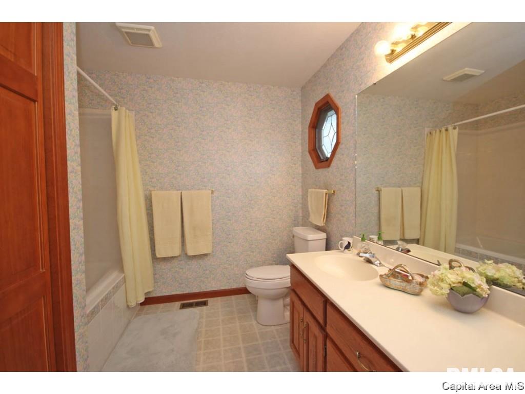 2208 Redlands Drive Springfield, IL 62711 - Photo 20 of 36 Gallery Image 20