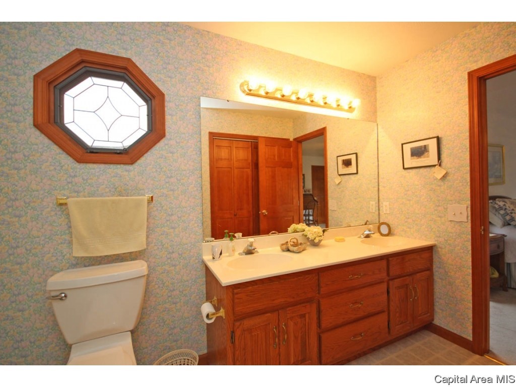 2208 Redlands Drive Springfield, IL 62711 - Photo 21 of 36 Gallery Image 21