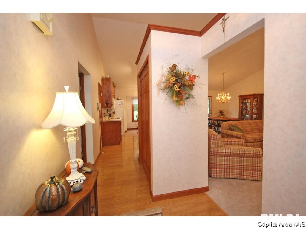 2208 Redlands Drive Springfield, IL 62711 - Photo 4 of 36 Gallery Image 4