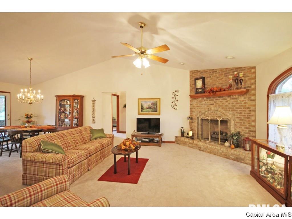 2208 Redlands Drive Springfield, IL 62711 - Photo 5 of 36 Gallery Image 5
