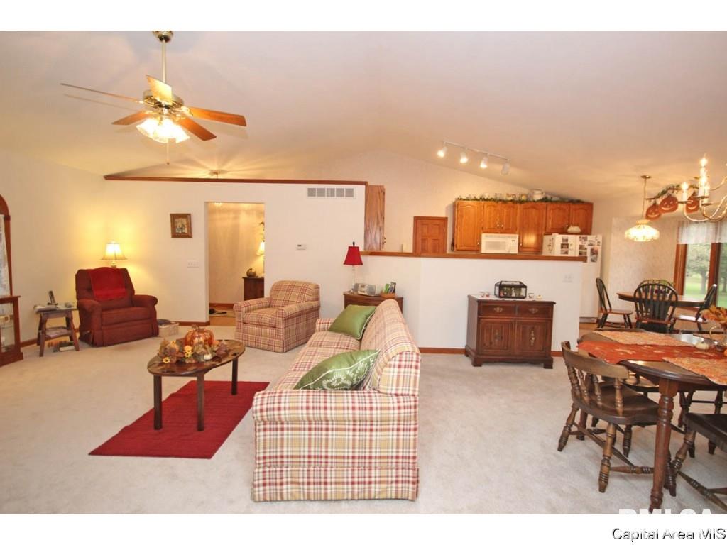 2208 Redlands Drive Springfield, IL 62711 - Photo 9 of 36 Gallery Image 9