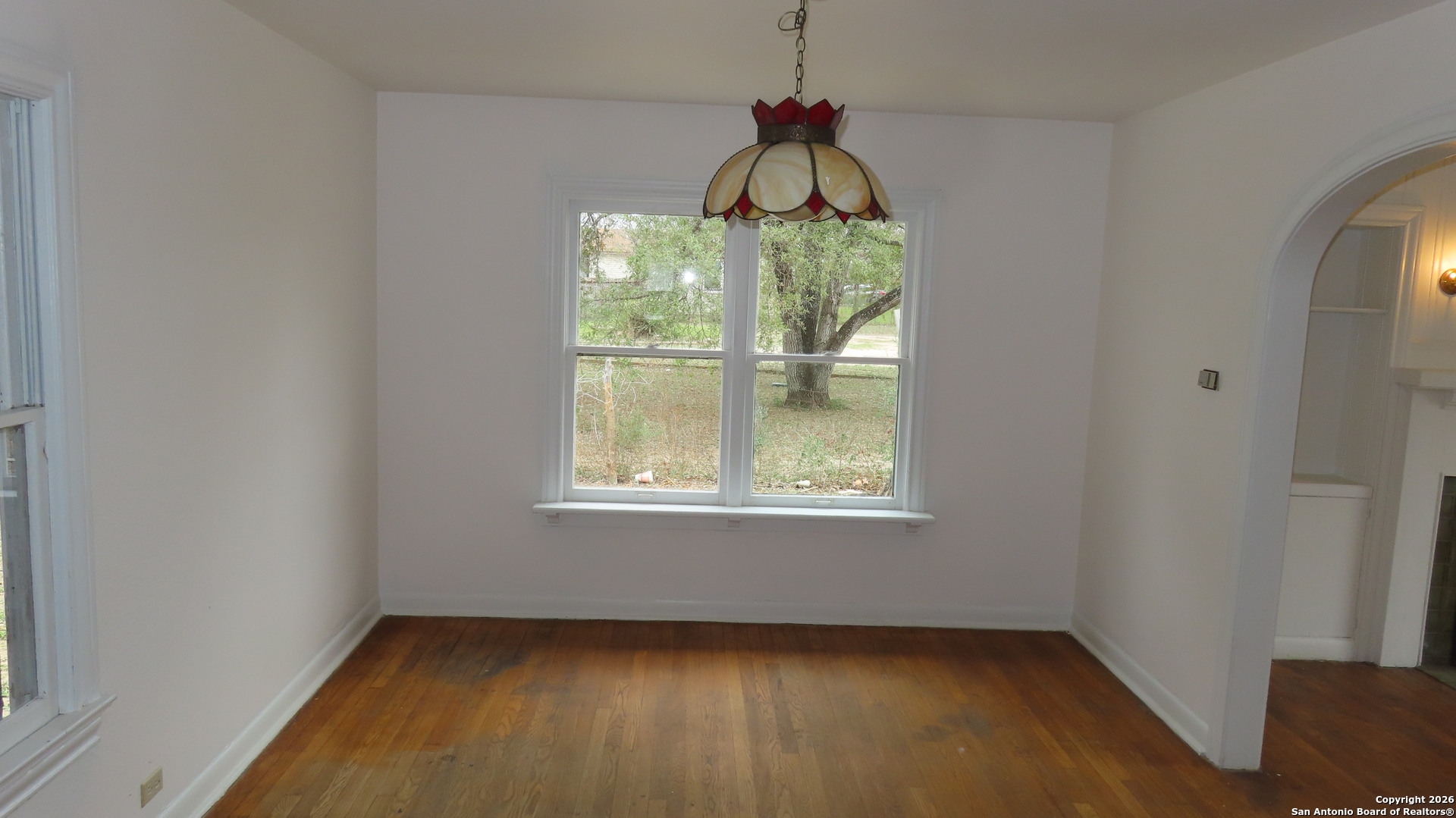 3423 South WW White Road San Antonio, TX 78222 - Photo 6 of 20 a very nice looking room with a window