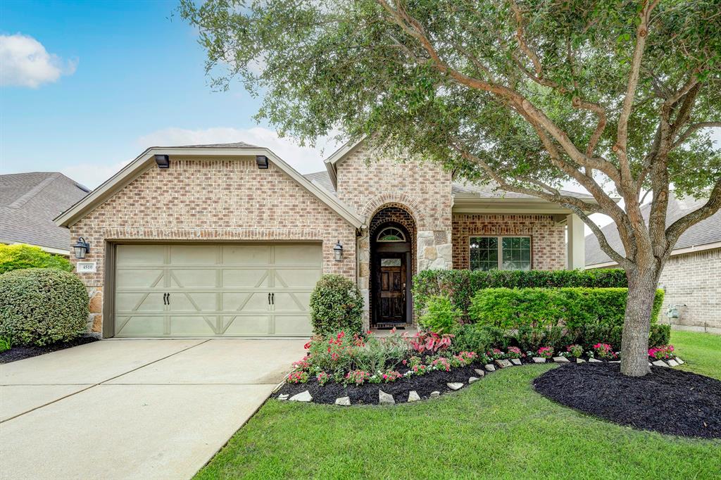 Welcome to this fantastic  David Weekley original owner home!  Close proximity to Energy corridor and Pine Forest Country Club