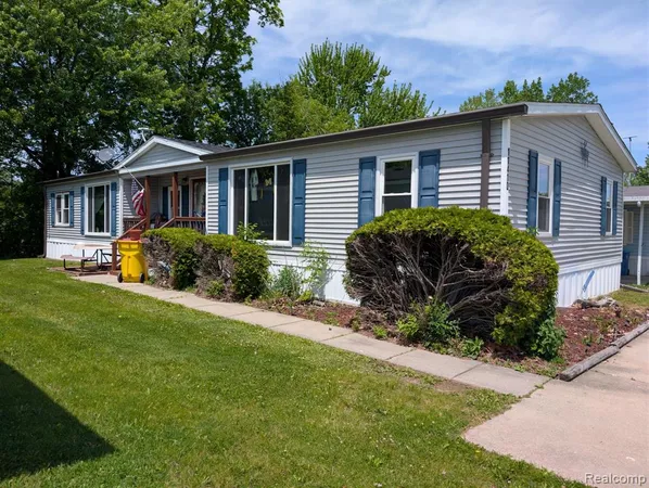 $7,500 | 11410 North Lake Drive, Fenton, MI 48430
