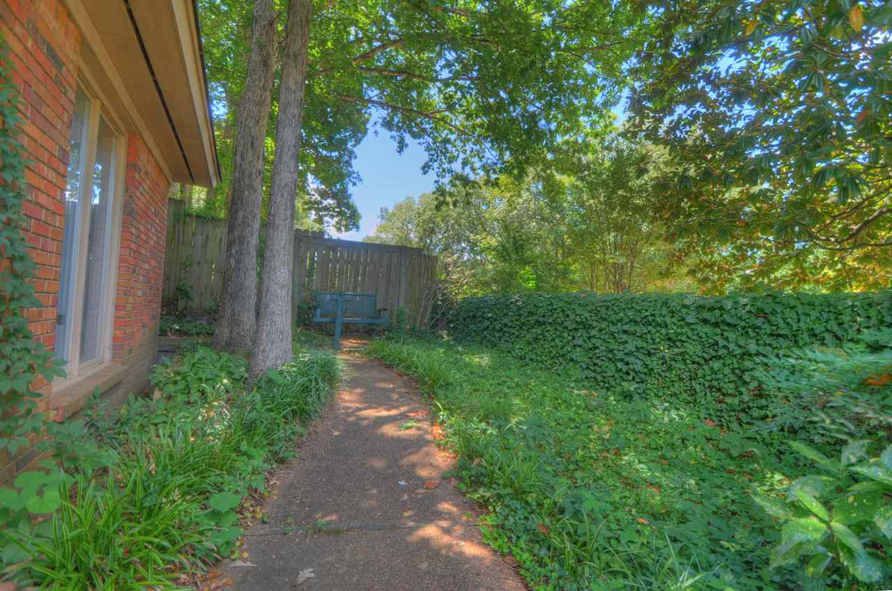 5323 Sea Isle Road Memphis, TN 38119 - Photo 3 of 24