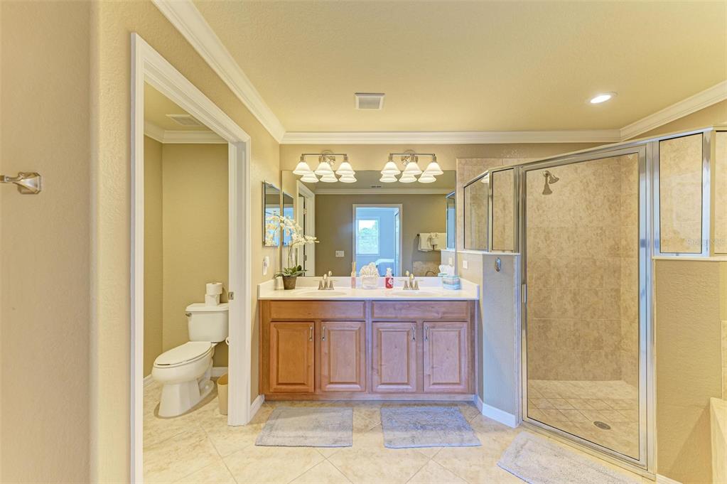 424 Winding Brook Lane, Unit 104 Bradenton, FL 34212 - Photo 15 of 72 a bathroom with a bathtub a sink and a large mirror