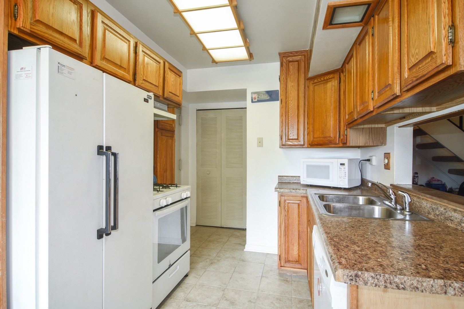 1320 Exeter Court, Unit 1320 Wheeling, IL 60090 - Photo 3 of 10