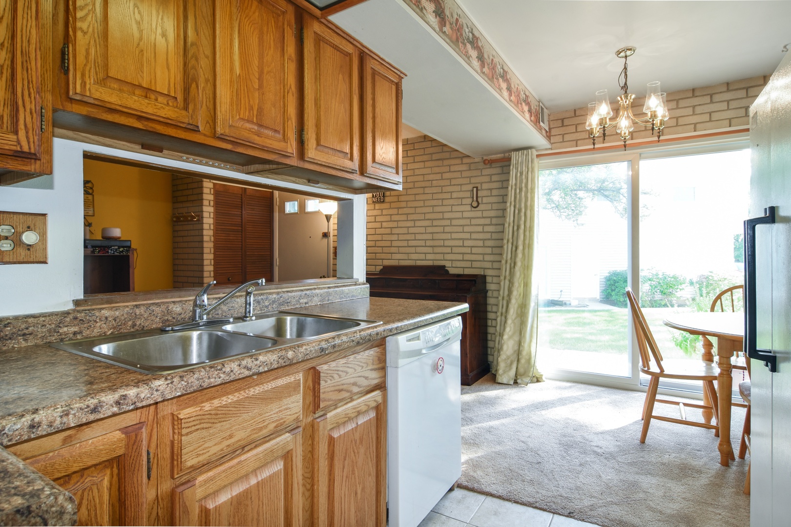 1320 Exeter Court, Unit 1320 Wheeling, IL 60090 - Photo 4 of 10