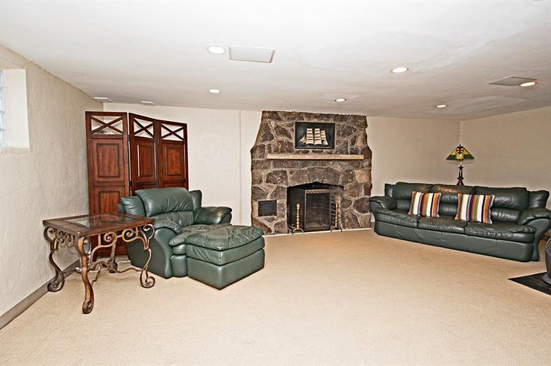 1581 Williamsburg Road Pittsburgh, PA 15243 - Photo 16 of 22 Gallery Image 16