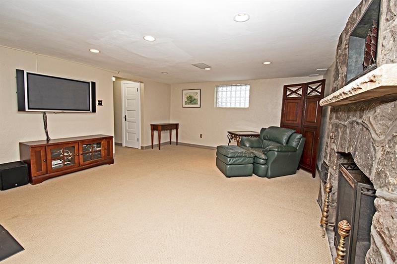 1581 Williamsburg Road Pittsburgh, PA 15243 - Photo 17 of 22 Gallery Image 17