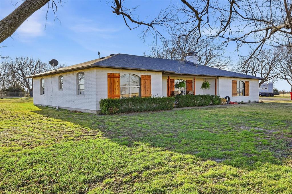 3781 Fm 151 Whitewright, TX 75491 - Photo 2 of 40