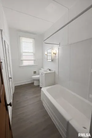 $149,900 | 2072 Broadway Street, Quincy, IL 62301