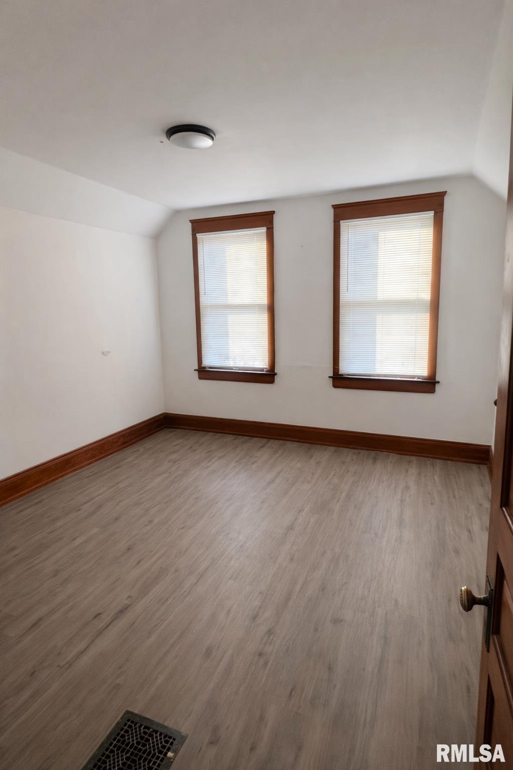 2072 Broadway Street Quincy, IL 62301 - Photo 4 of 13