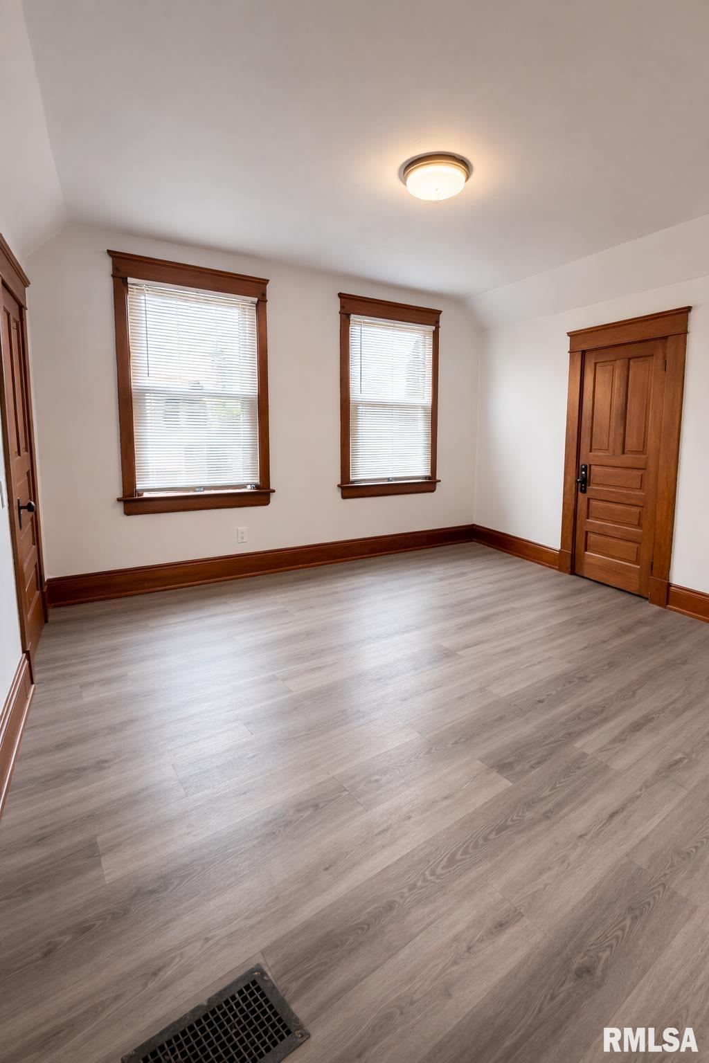 2072 Broadway Street Quincy, IL 62301 - Photo 6 of 13