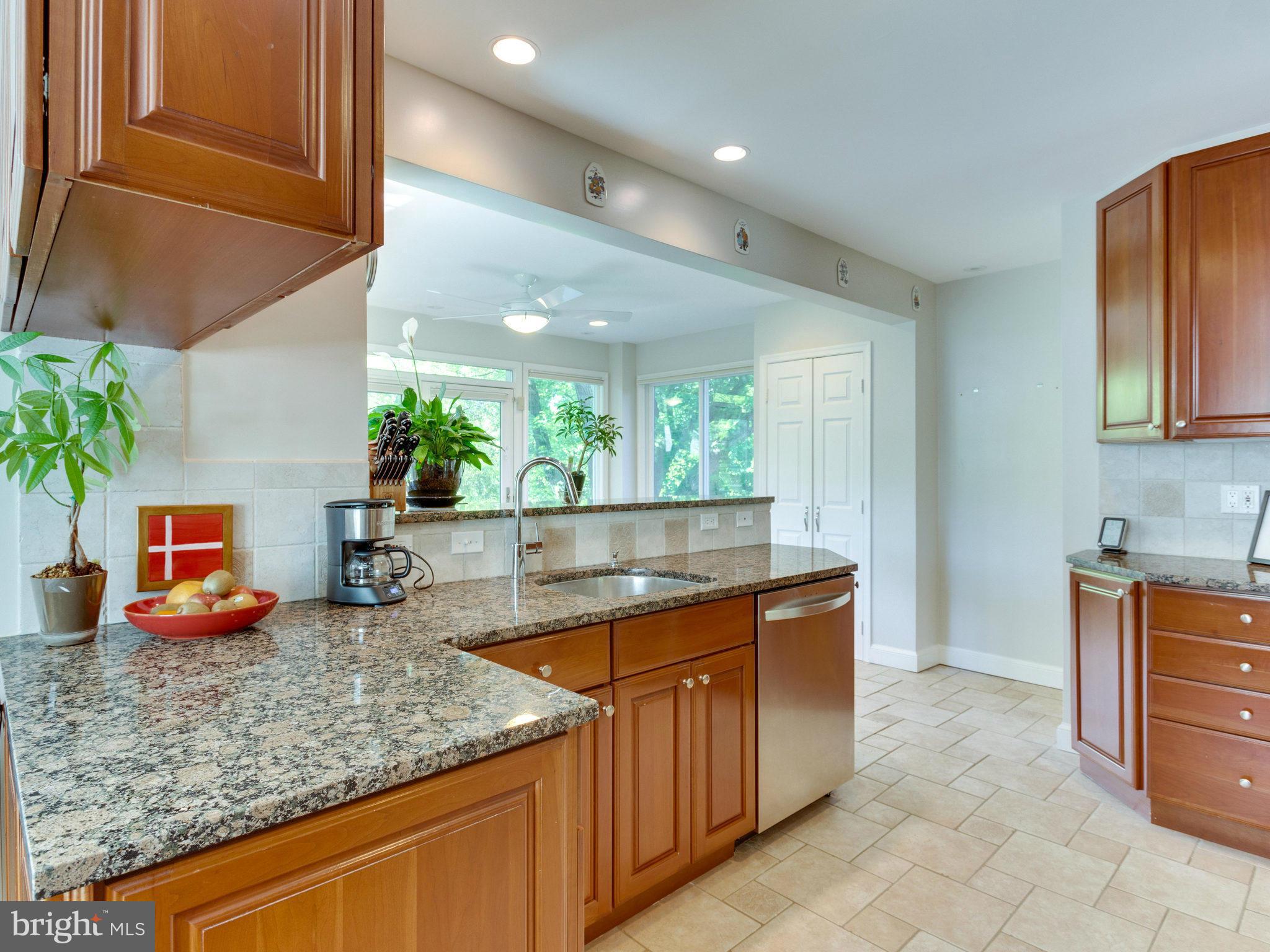 3200 North Rochester Street Arlington, VA 22213 - Photo 8 of 30 Kitchen