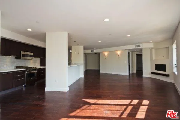 $5,450 | 1636 South Beverly Glen Boulevard, Unit 303, Los Angeles, CA 90024