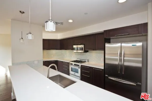 $5,450 | 1636 South Beverly Glen Boulevard, Unit 303, Los Angeles, CA 90024