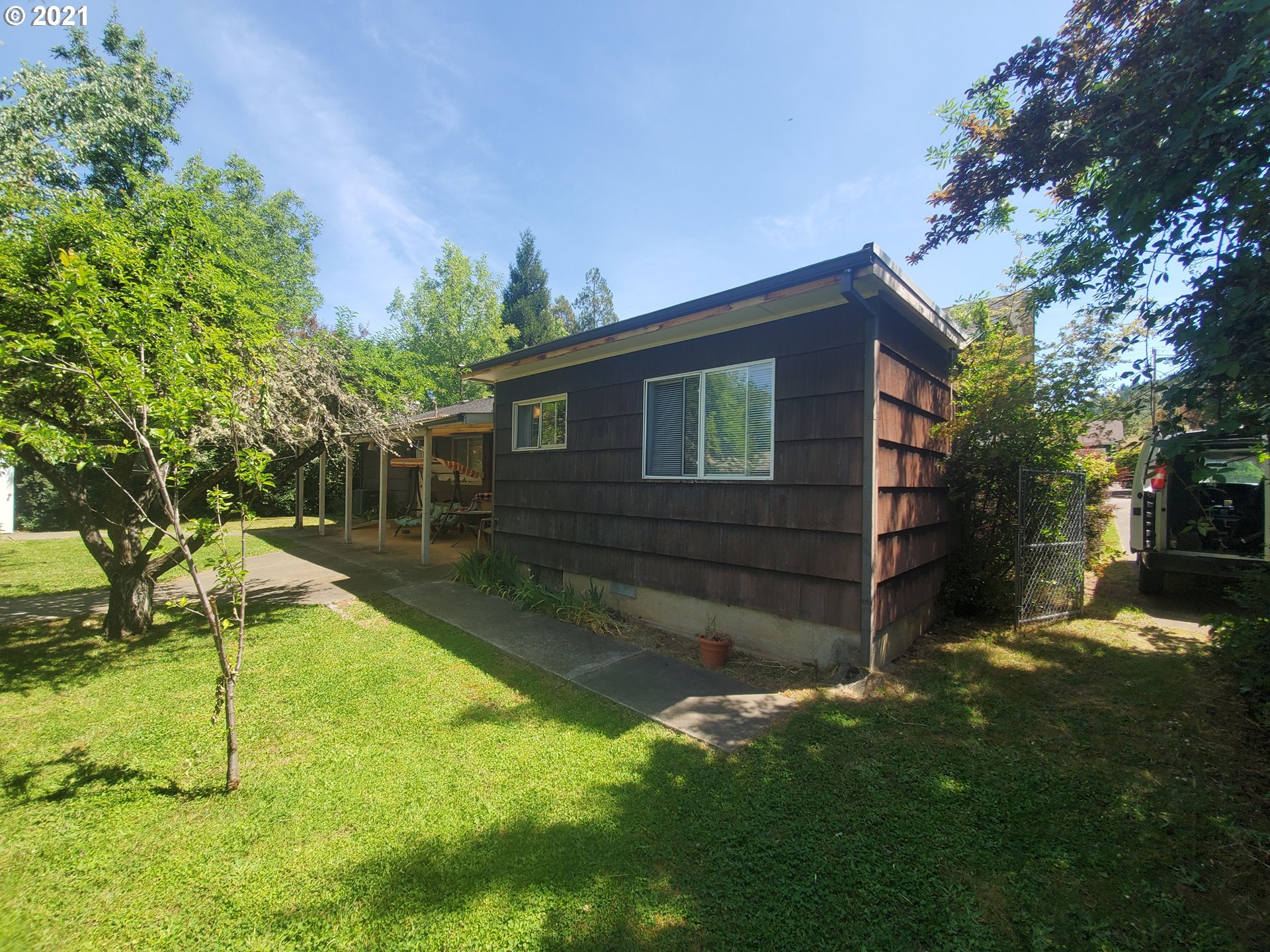 246 Oak Street Riddle, OR 97469 - Photo 5 of 27